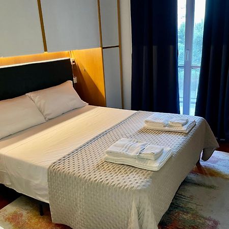 פאביה 149 Borgo Ticino Suite Attico Di Lusso Con Terrazzo E Parking Privato מראה חיצוני תמונה